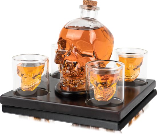 Whisiskey® Whiskey Karaf - Skull - Luxe Whisky Karaf Set - 0,9 L - Decanteer Karaf - Whiskey Set - Incl. 4 Whiskey Stones, Schenktuit en 4 Schedel Whiskey Glazen - Cadeau voor Man & Vrouw Whisiskey® Whiskey Karaf - Skull - Luxe Whisky Karaf Set - 0,9 L - Decanteer Karaf - Whiskey Set - Incl. 4 Whiskey Stones, Schenktuit en 4 Schedel Whiskey Glazen - Cadeau voor Man & Vrouw