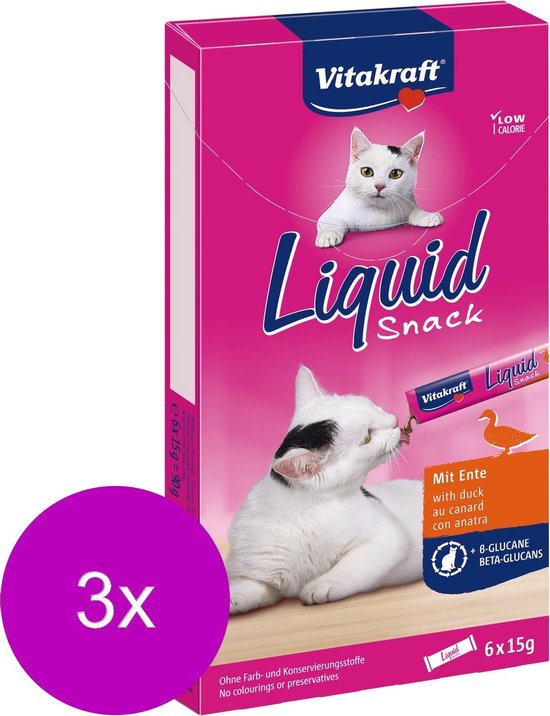 Vitakraft Liquid Snack met eend. Doos met 6 zakjes. Witte kat met zwarte vlekken likt uit een zakje.