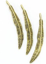 metalen hangers voor sieraden - 3 goudkleurige veertjes
