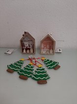 Twee kersthuisjes en vier kersthangers