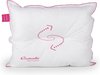 Wit Cinderella New Classic kussen met roze bies en roze spiraal-achtig stippenpatroon.
