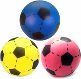 Speelgoed set van 3x stuks foam soft voetballen in 3x verschillende kleuren met diameter van 20 cm