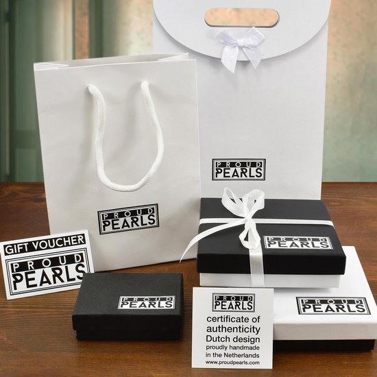 Proud Pearls® Collier de perles Extra long avec de grosses perles rondes et un ornement en argent.