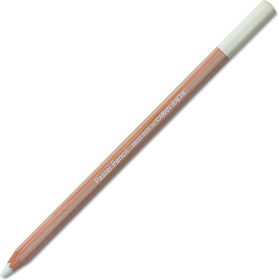 Caran d'Ache pastelpotlood, azuriet wit (871). Houten potlood met lichtblauwe punt en witte afwerking.