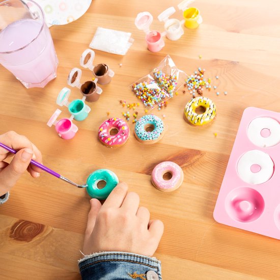Totum Donut Factory knutsel koffertje - donuts gips gieten en schilderen - creatief speelgoed meisjes en jongens vanaf 5 jaar knutselen cadeautip