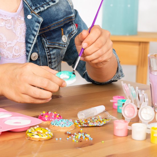 Totum Donut Factory knutsel koffertje - donuts gips gieten en schilderen - creatief speelgoed meisjes en jongens vanaf 5 jaar knutselen cadeautip