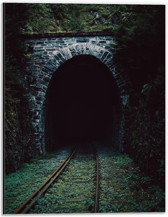 Dibond - Donkere Tunnel met Rails - 30x40cm Foto op Aluminium (Met Ophangsysteem)