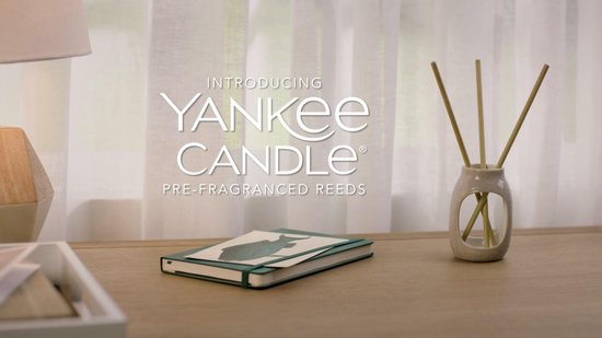 Yankee Candle Pre-Fragranced Reed Diffuser - Fluffy Towels