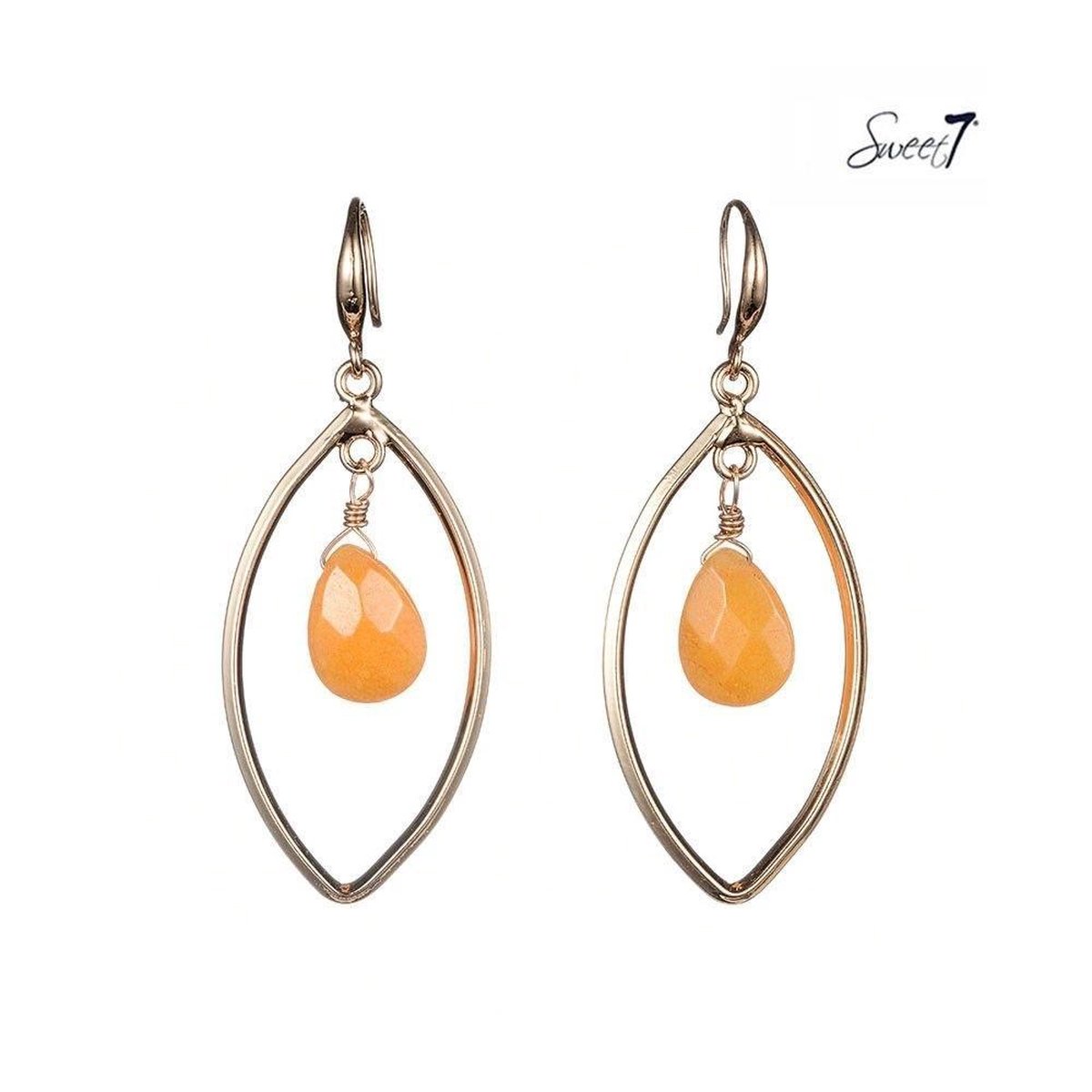 Goudkleurige ovale oorbellen met in de hanger een oranje facet glaskraal