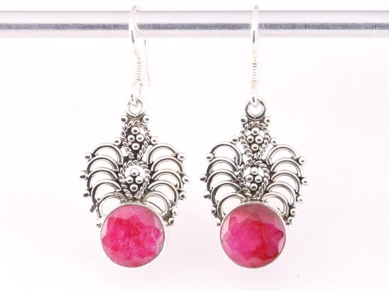 Boucles d'oreilles ajourées en argent avec rubis