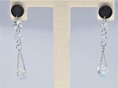 Oor stekkers chirurgisch staal rond knop met twee kristal op ketting en eronder een rond AB crystal die alle kleur schitterend.