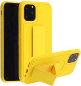 Schokbestendige beschermhoes voor pc + TPU met polsband en houder voor iPhone 12 Pro Max (geel)