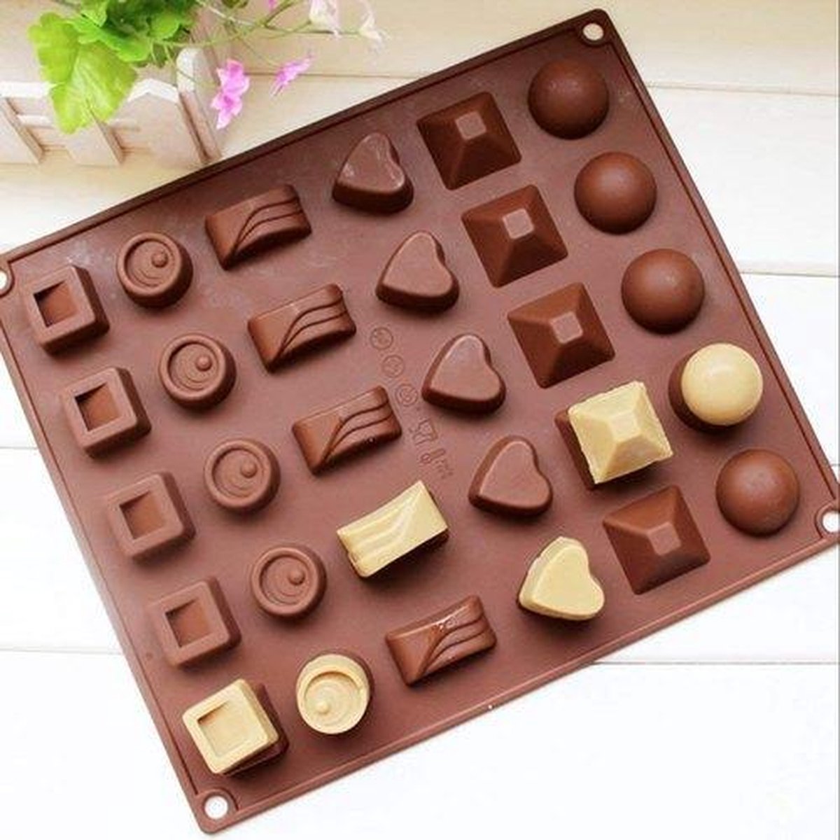 Wapenstilstand fascisme Alvast Siliconen Chocoladevorm Mal - 30 chocolaatjes - 6 verschillende vormen -...  | bol.com