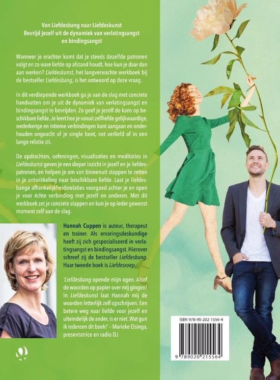 Vrouw in groen jurkje danst, met een man in pak die naar haar kijkt. Op de achtergrond, tekst en een bloem.