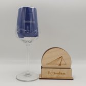 Pakket: Wijnglas met 6 onderzetters met gravures highlights Rotterdam - Souvenir - Geschenk - Erasmusbrug - Euromast - Depot van Boijmans en Beuningen - Markthal - Laurenskerk - Rotterdam