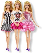 Poppenkleertjes Isa's friends - 3 Outfits voor poppen -  Geschikt voor o.a Barbie - Setje 'Femke'