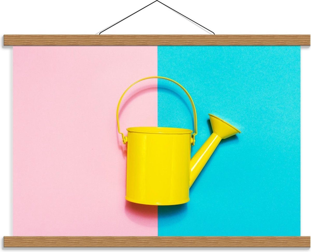 Schoolplaat – Gele Gieter op Blauw/Roze Vakken - 60x40cm Foto op Textielposter (Wanddecora