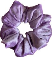 Scrunchie - Oversized - Handmade - Effen - Velours - Lila - Diameter circa 15 cm - Zacht voor je haar - Leuke variant voor elastiekjes - Haaraccessoires - haarwokkel - Fashiongoodiez.nl