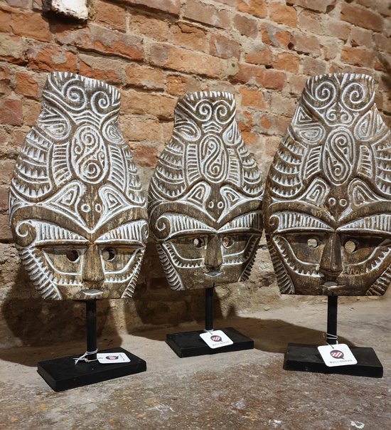 Masque Ibiza sur pied - décoration - unique - sculpture sur bois - fait main