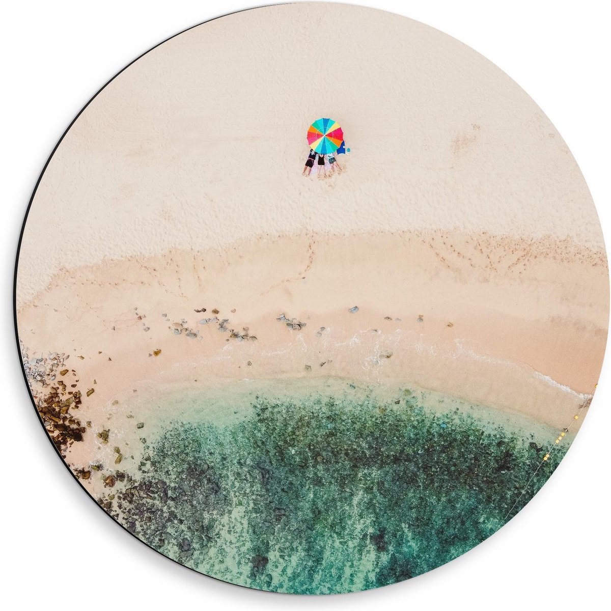 Dibond Wandcirkel - Gekleurde Parasol op het Strand - 50x50cm Foto op Aluminium Wandcirkel (met ophangsysteem)