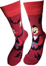 Verjaardag cadeau - Dracula - Halloween - Grappige sokken - Schildpadsokken - Leuke sokken - Vrolijke sokken - Luckyday Socks - Cadeau sokken - Socks waar je Happy van wordt - Maat
