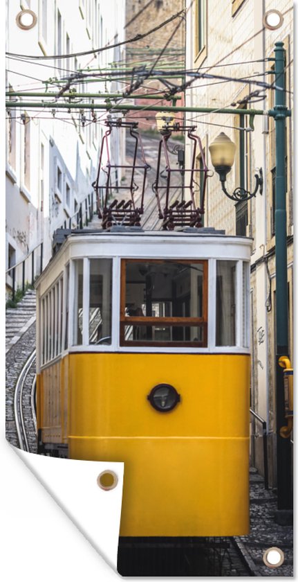 Tuinposter Een tram zit vast aan de Lavra kabelbaan in Lissabon - 30x60 cm - Tuindoek - Buitenposter
