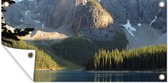 Wanddecoratie buiten Besneeuwde bergen en bossen weerspiegeld in het Moraine Lake in Canada - 160x80 cm - Tuindoek - Buitenposter
