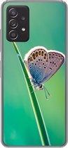 Geschikt voor Samsung Galaxy A53 5G hoesje - Vlinder - Gras - Licht - Siliconen Telefoonhoesje