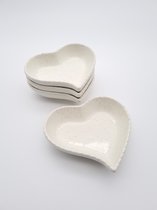Leuke serveer schaaltje Wit hartjes vorm 11,5 x 12 cm - Hapjes, sausjes, nootjes, tapas - Valentijn/Bruiloft