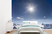 Behang - Fotobehang felle zon boven de berg de Mont Blanc - Breedte 330 cm x hoogte 240 cm