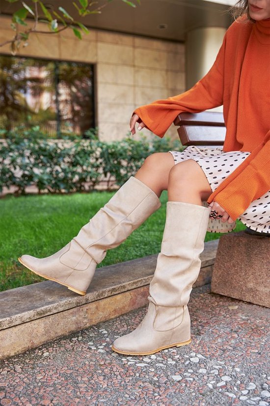 Nesyu - beige suede dames laars met verborgen sleehak - Maat 40 | bol.com