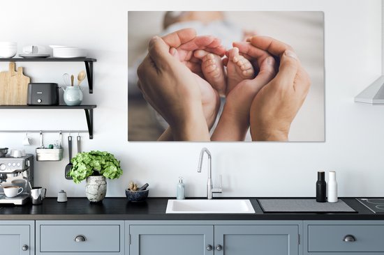 Peinture sur toile Petits pieds de bébé dans les mains des parents - 120x80 cm - Décoration murale