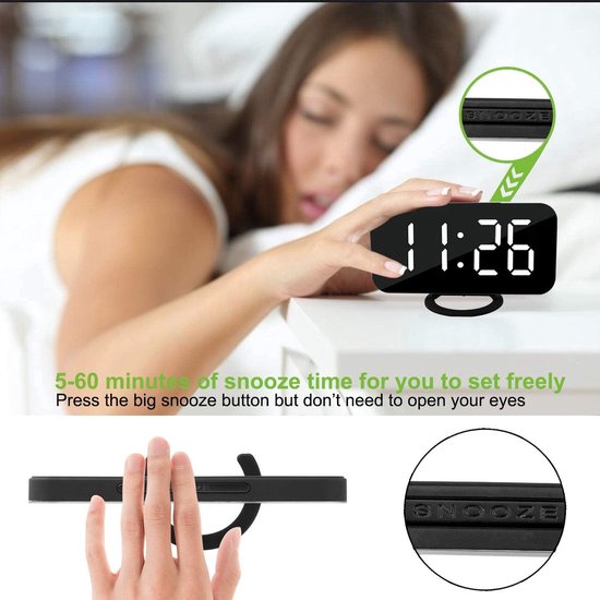 Een vrouw slaapt, met een digitale wekker naast haar bed die 11:26 aangeeft. Toont ook de 'snooze'-knop.