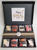 LOVE Box met Mystery Card 'Happy Birthday' met persoonlijke (video)boodschap | 8 soorten heerlijke hart snoepjes en een liefdevol kado | Valentijnsdag | Moederdag | Vaderdag | Verjaardag