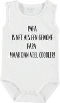 Baby Rompertje met tekst 'Papa is net als een gewone papa, maar dan veel cooler' | mouwloos l | wit zwart | maat 62/68 | cadeau | Kraamcadeau | Kraamkado