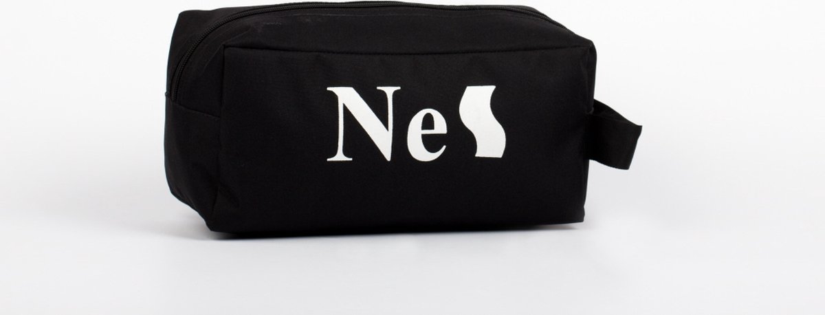 Zwarte NeS schoenentas met grote ritssluiting, ideaal voor het vervoeren van vuile voetbalschoenen. One size.