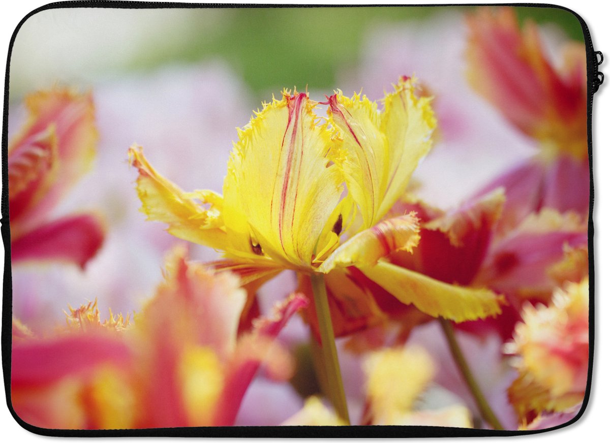 Laptophoes 14 inch - Close-up tulp - Laptop sleeve - Binnenmaat 33x23 cm - Zwarte achterkant