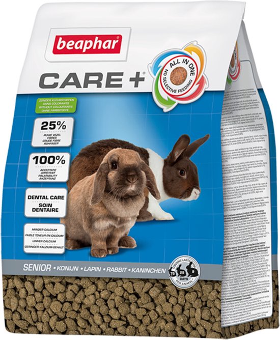 Zak Beaphar Care+ Senior konijnenvoer met een bruin konijn en een bruin-wit konijn. Zonder kleurstoffen.