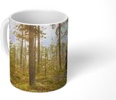 Mok - Een man is op jacht in het bos - 350 ML - Beker