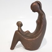 Geert Kunen / Skulptuur / beeld / Vrouw met kind - bruin / goud - 15 x 8 x 22 cm hoog.