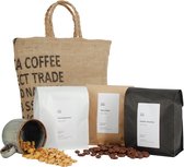 Koffiebonen Cadeaupakket - Nootjes, Chocolade koffieboontjes en een koffiekop - Groot - met koffiebonen van Verse Maling