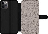 Bookcase Geschikt voor iPhone 11 Pro telefoonhoesje - Stippen - Zwart - Grijs - Met vakjes - Wallet case met magneetsluiting