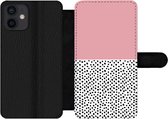 Bookcase Geschikt voor iPhone 12 Mini telefoonhoesje - Stippen - Zwart - Roze - Met vakjes - Wallet case met magneetsluiting
