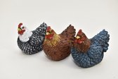 MATERIAL Oneiro’s Luxe KIP BROEDEND 3 ASS 15x10 cm – decoratie – pasen – paasdecoratie – paashaas – eieren – has – kip – gekleurde eieren – paastak – lente – feestdecoratie