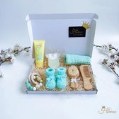 Kraamcadeau - Babygeschenkset - monddoekje - Zwitsal - geschenkdoos - Baby verzorging - Rammelaar - Bijtring- Haargel - Geboortecadeau - Kam en borstel met naam - Kraampakket - Bab