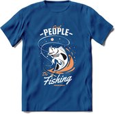 Cool People Do Fishing - Vissen T-Shirt | Oranje | Grappig Verjaardag Vis Hobby Cadeau Shirt | Dames - Heren - Unisex | Tshirt Hengelsport Kleding Kado - Donker Blauw - XL