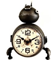 Table clock metal silver 23 cm hoog - tafelklok - uurwerk - horloge - industriestijl - vintage - industrieel - klok - tafel - metaal - cadeau - geschenk - relatiegeschenk - kerst -