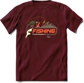 Fishing Club - Vissen T-Shirt | Grappig Verjaardag Vis Hobby Cadeau Shirt | Dames - Heren - Unisex | Tshirt Hengelsport Kleding Kado - Burgundy - S
