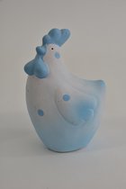 Oneiro’s Luxe Kip Met Blauwe Stippen 8x13cm – decoratie – pasen – paasdecoratie – paashaas – eieren – has – kip – gekleurde eieren – paastak – lente – feestdecoratie
