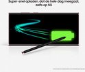 Smartphone met S-Pen toont een batterij-icoon en de tekst: Super-snel opladen, dat de hele dag meegaat, zelfs op 5G.